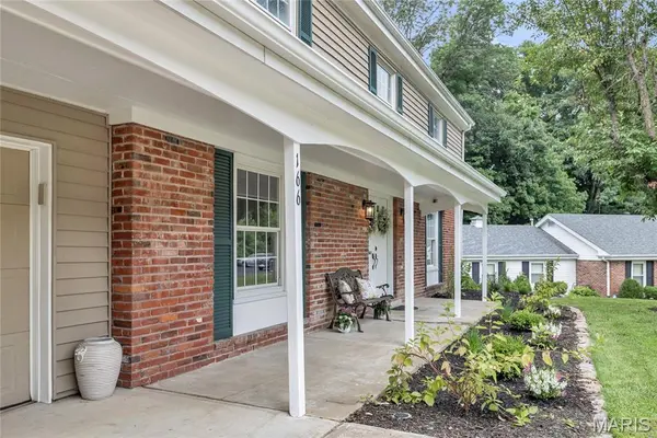 166 Southdown DR, Chesterfield, MO 63017