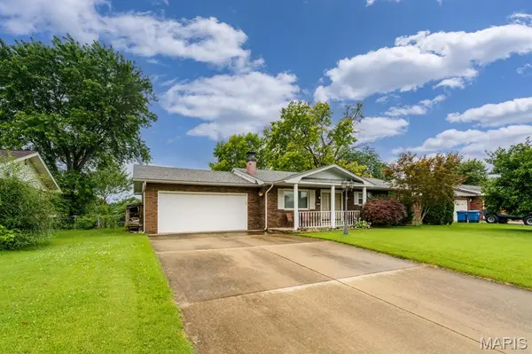 2560 Stratford LN, Granite City, IL 62040