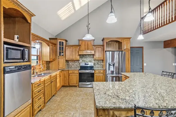 30998 Gifford Trail, La Plata, MO 63549