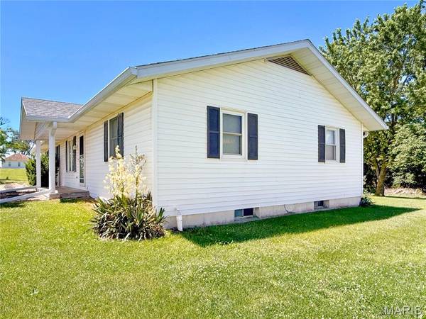 180 E Woodard ST, Leonard, MO 63451