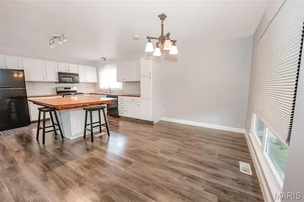 367 Napoli CT, Ballwin, MO 63021