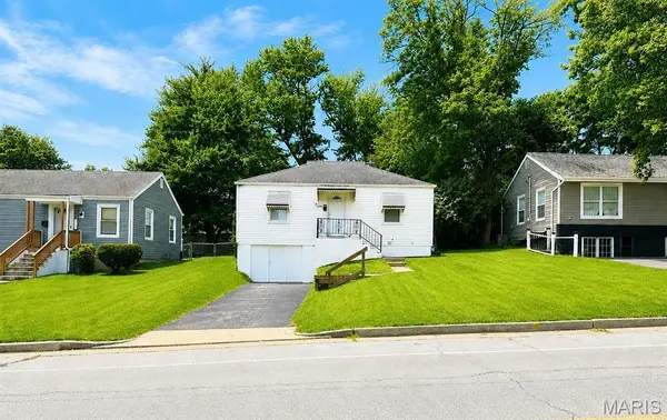 9934 Lackland RD, Overland, MO 63114