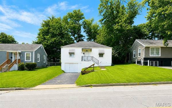 9934 Lackland RD, Overland, MO 63114