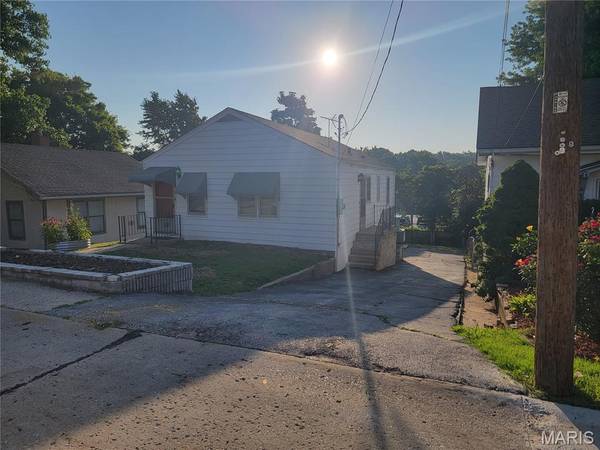 832 Elsworth PL, Ferguson, MO 63135