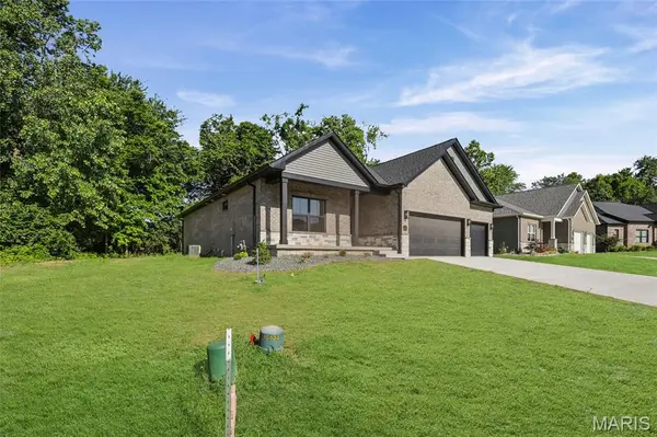 209 Fountain DR, Glen Carbon, IL 62034