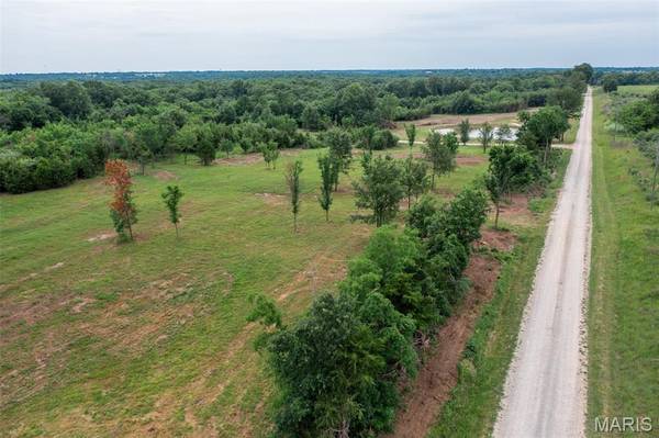 7 Halyon Estates, Perry, MO 63462