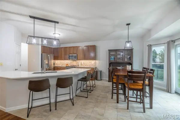 509 Country Chase DR, Lake St Louis, MO 63367