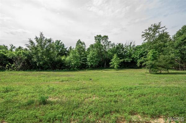 8 Halyon Estates, Perry, MO 63462