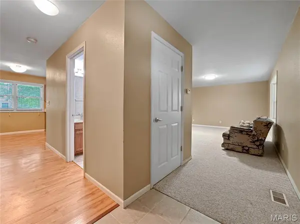 1902 Applegate LN, Edwardsville, IL 62025