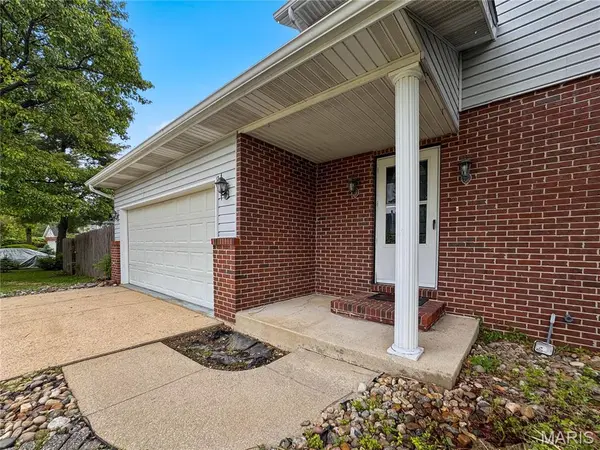 1902 Applegate LN, Edwardsville, IL 62025