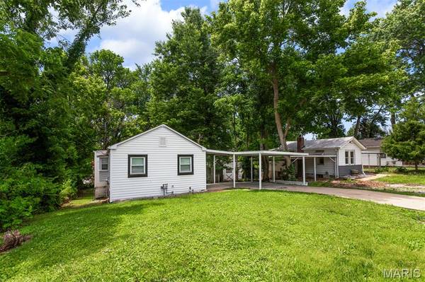 10532 Decker AVE, St Louis, MO 63114