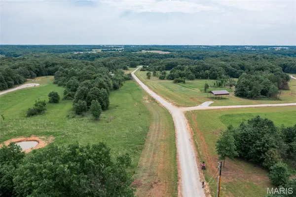 24 Halyon Estates, Perry, MO 63462