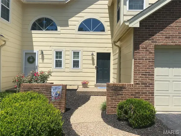 11932 Autumn Lakes DR, Maryland Heights, MO 63043
