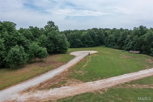 25 Halyon Estates, Perry, MO 63462