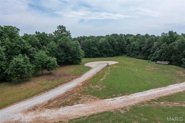 25 Halyon Estates, Perry, MO 63462
