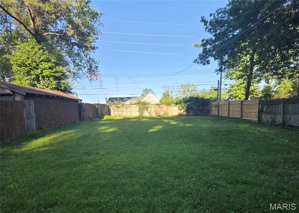 1622 Quendo AVE, University City, MO 63130