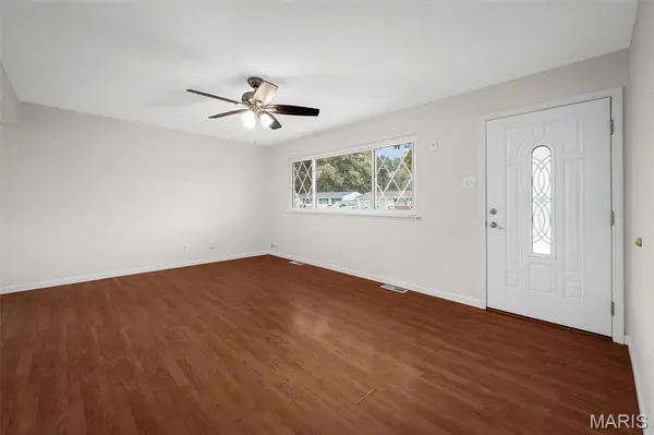 950 Kostka LN, Florissant, MO 63031