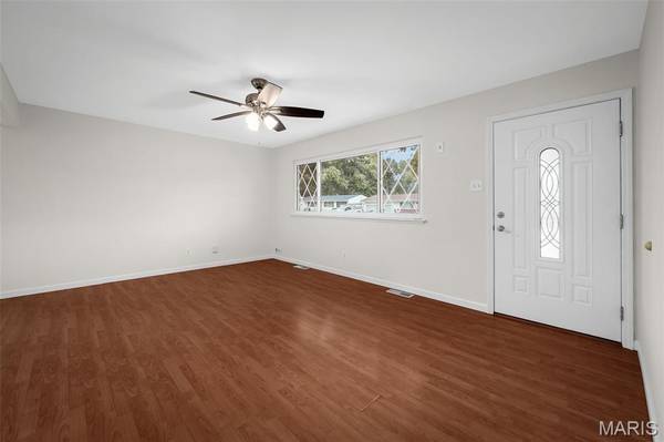950 Kostka LN, Florissant, MO 63031