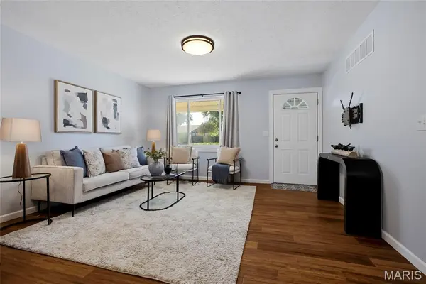 12011 Bobbett DR, Maryland Heights, MO 63043