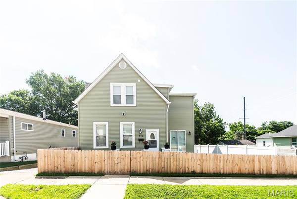 956 Erskine AVE, St Louis, MO 63125