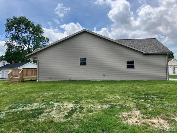 1450 Hodapp CT, Carlyle, IL 62231