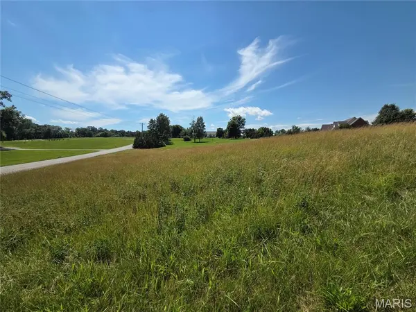 1053 Country Club LN, Waterloo, IL 62298
