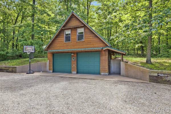 2276 Old Fredericktown RD, Farmington, MO 63640