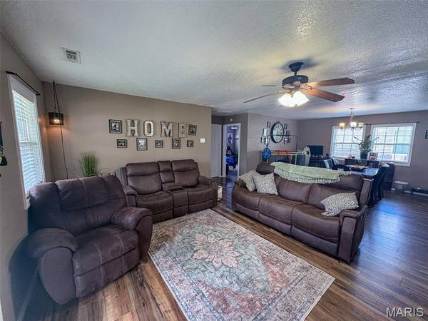 523 Sunny Valley LN, Poplar Bluff, MO 63901