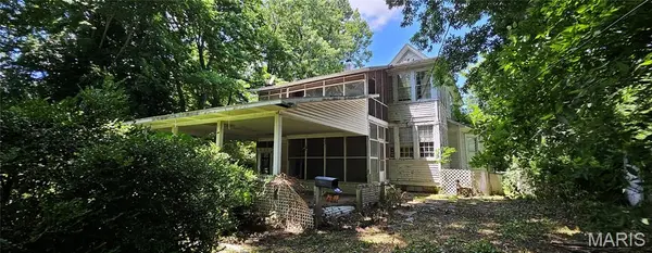 305 Cypress ST, Charleston, MO 63834