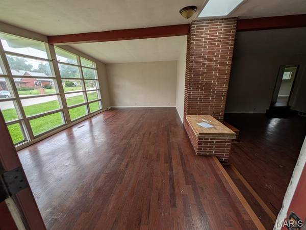 34 Wilshire DR, Fairview Heights, IL 62208