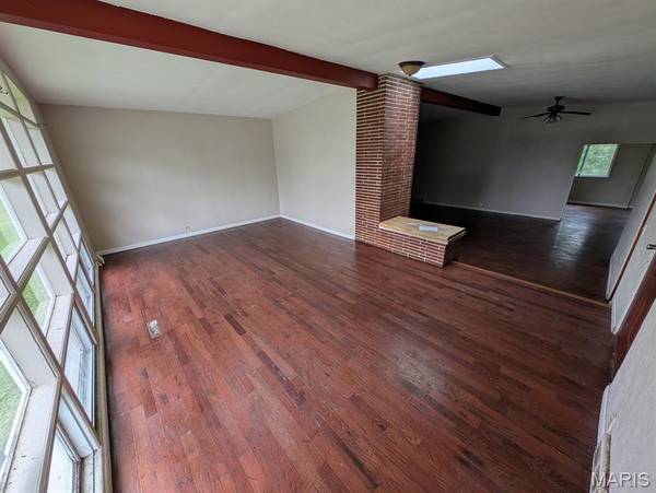 34 Wilshire DR, Fairview Heights, IL 62208