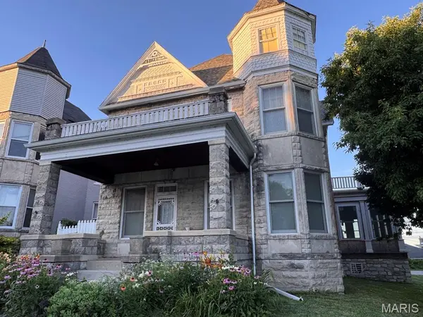 215 N 3rd ST, Louisiana, MO 63353