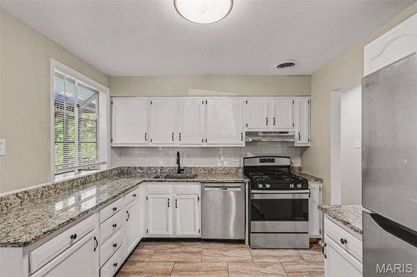 840 Babler DR, Florissant, MO 63031