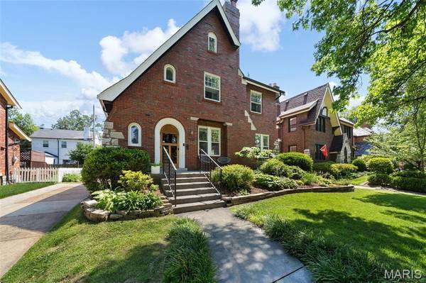 7134 Stanford AVE, University City, MO 63130