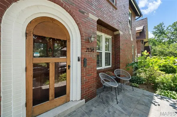 7134 Stanford AVE, University City, MO 63130
