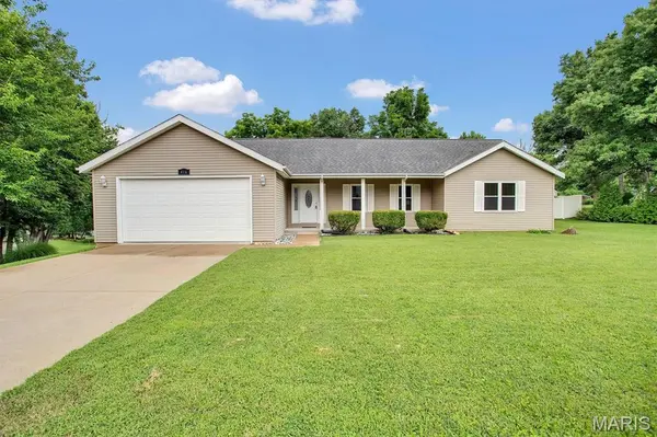 416 Richarz DR, Fenton, MO 63026