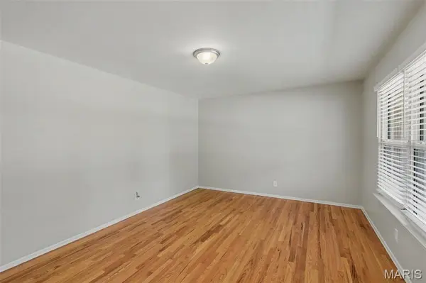 566 Candle Light LN, Hazelwood, MO 63042