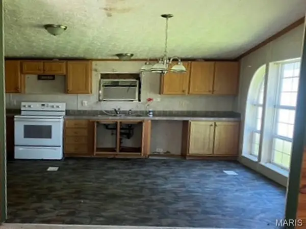 600 S Walker (aka 508 S Walker), Gideon, MO 63848