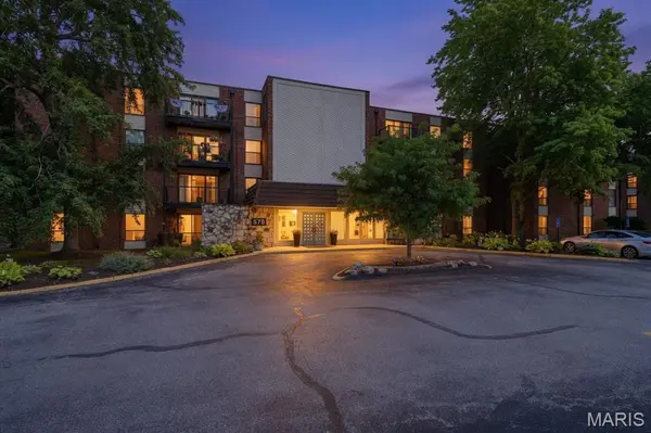 578 Sarah LN #206, St Louis, MO 63141
