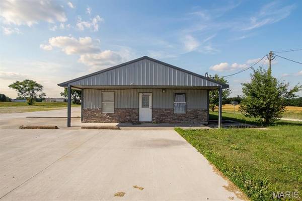 82 Oak Hall RD, Jonesburg, MO 63351