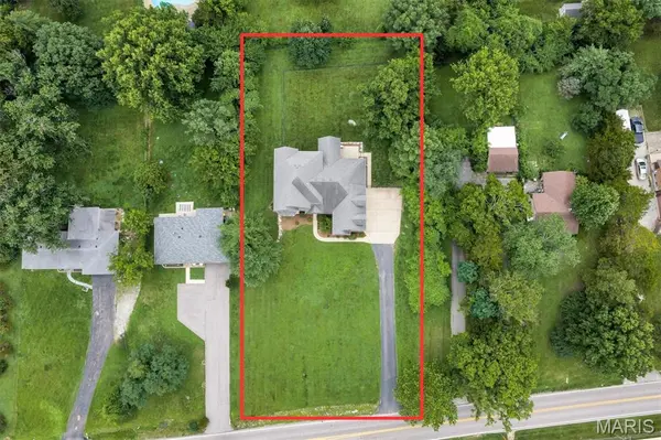 335 Summit RD, Fenton, MO 63026