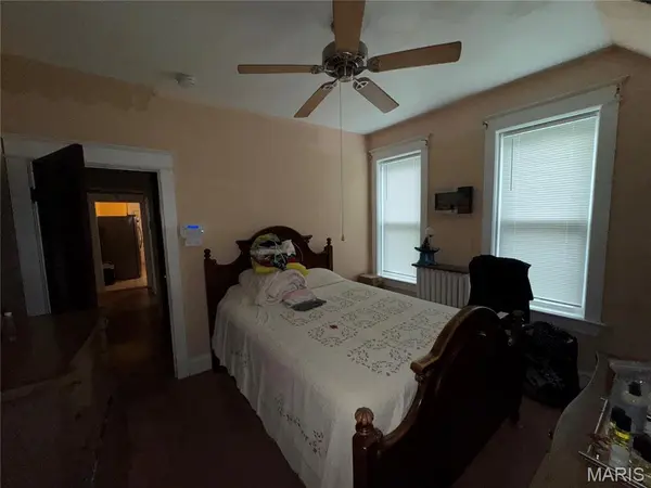 5381 Queens AVE, St Louis, MO 63115