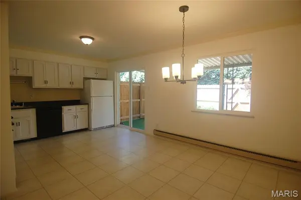 10174 Sakura DR, St Louis, MO 63128