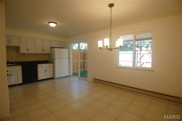 10174 Sakura DR, St Louis, MO 63128