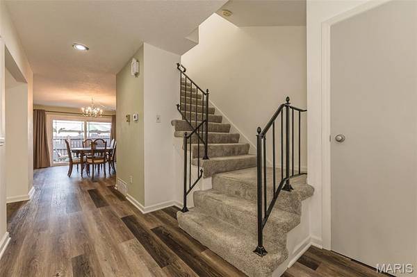 4327 Chateau De Ville DR, St Louis, MO 63129