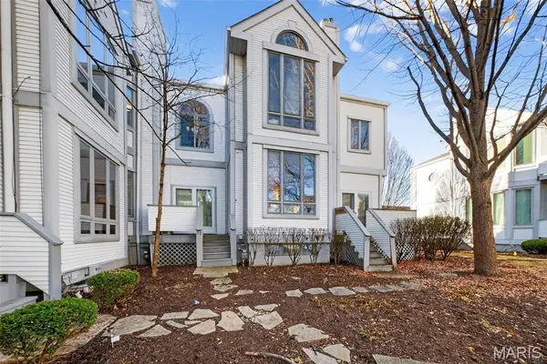 28 Columbus Square DR, St Louis, MO 63101