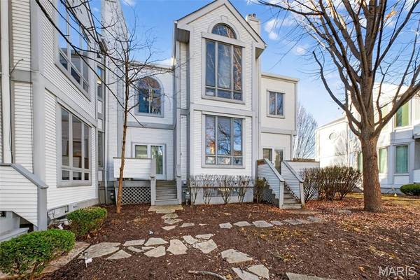 28 Columbus Square DR, St Louis, MO 63101