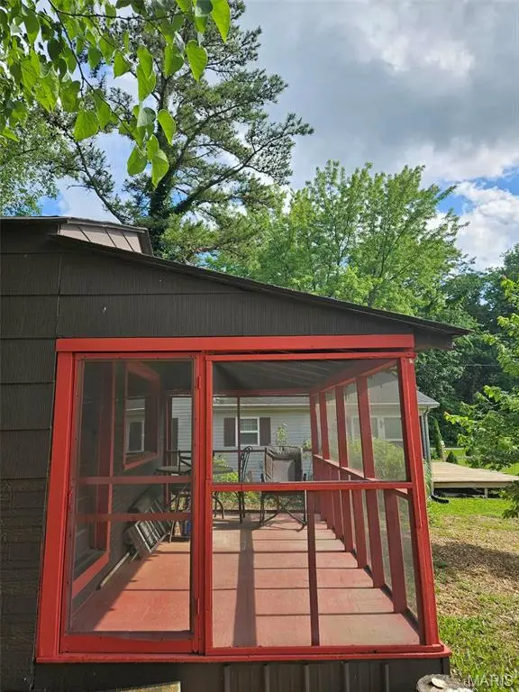 10209 Thunder RD, Richwoods, MO 63071