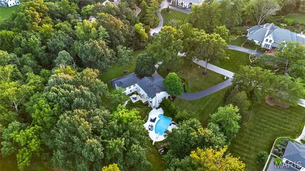 34 Somerset Downs DR, Ladue, MO 63124