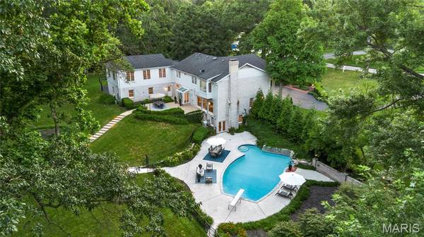 34 Somerset Downs DR, Ladue, MO 63124